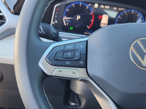 New 2025 Volkswagen Taos SEL image 9