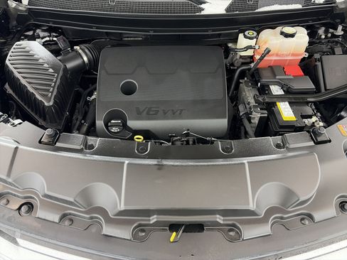 Used 2023 Chevrolet Traverse LT image 12