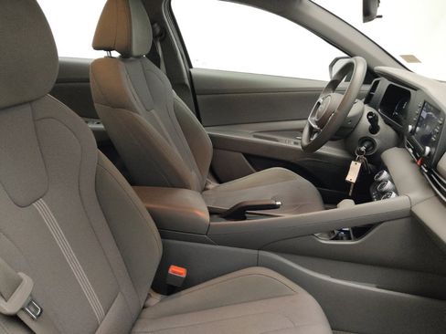 Used 2025 Hyundai Elantra SE FWD image 21
