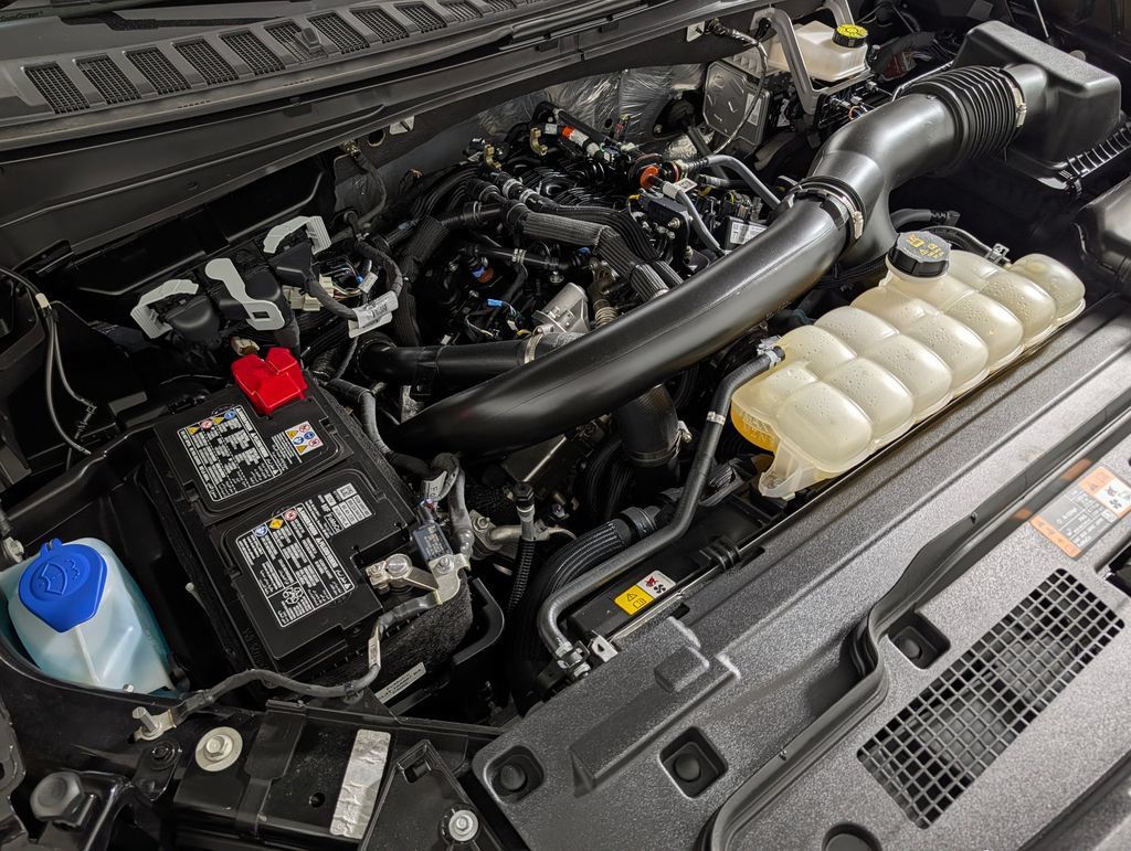 Certified 2025 Ford Expedition Active AWD/4WD image 7
