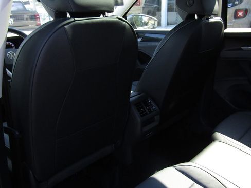 New 2025 Volkswagen Tiguan SE AWD/4WD image 17