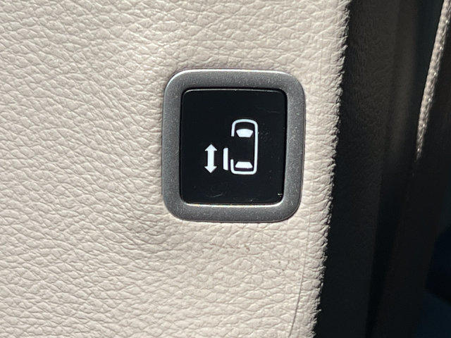 Used 2024 Chrysler Pacifica Limited w/ Uconnect Theater Family Group AWD/4WD image 41