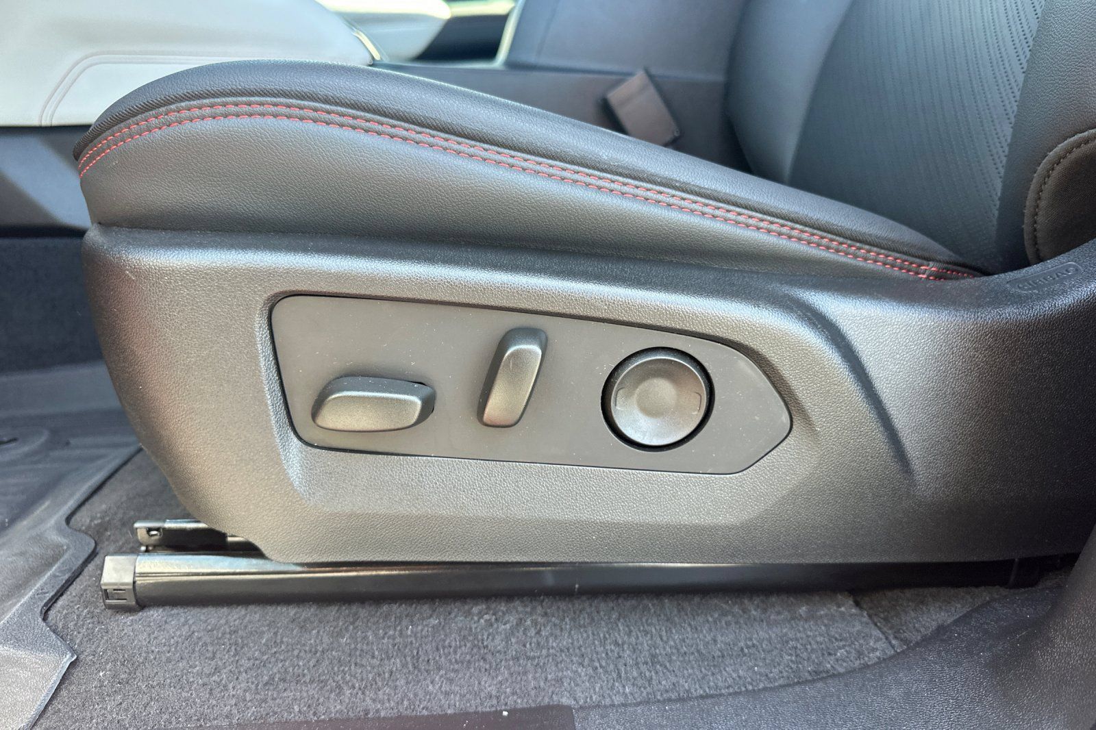 Used 2026 GMC Canyon AT4X w/ AT4X AEV Edition AWD/4WD image 15