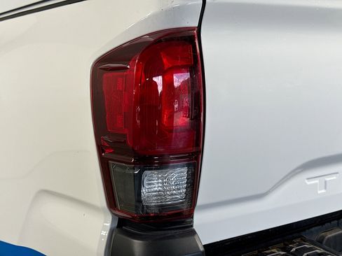 Used 2022 Toyota Tacoma SR image 31