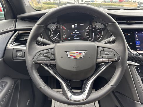 Used 2025 Cadillac XT6 Premium Luxury image 23