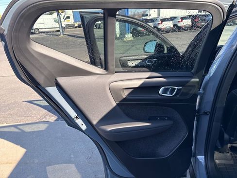 Certified 2023 Volvo XC40 B5 Ultimate w/ Protection Package Premier AWD/4WD image 31