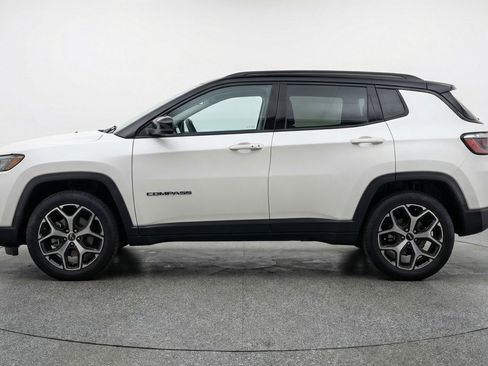 Used 2025 Jeep Compass Limited image 5