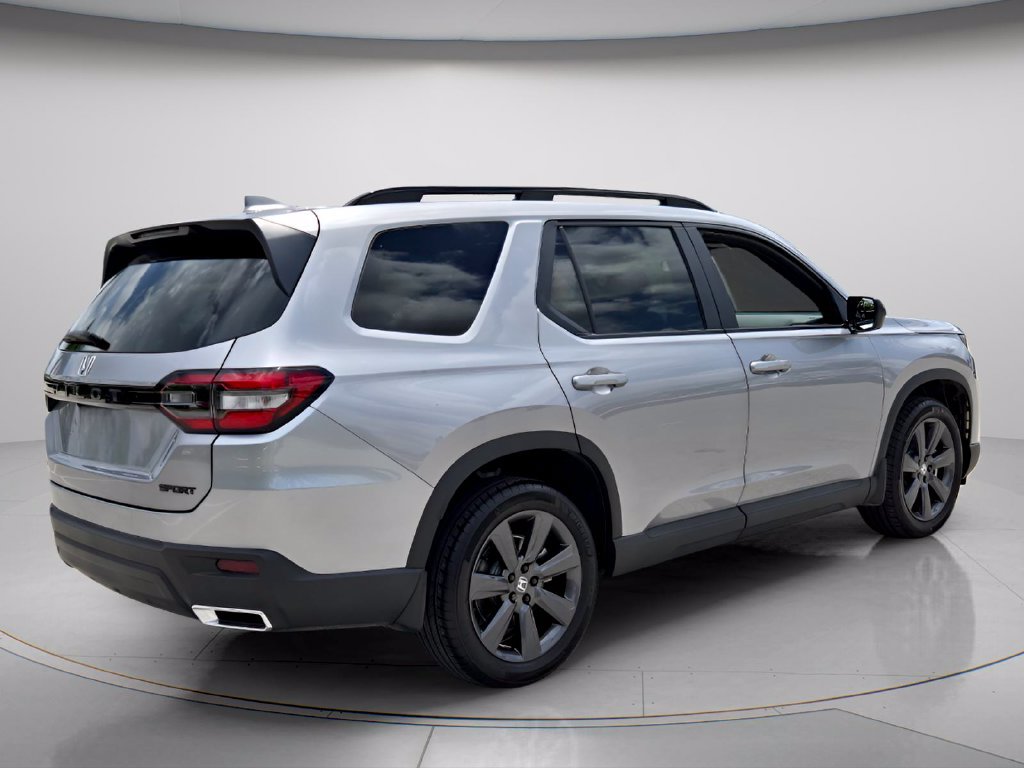 Used 2025 Honda Pilot Sport image 7