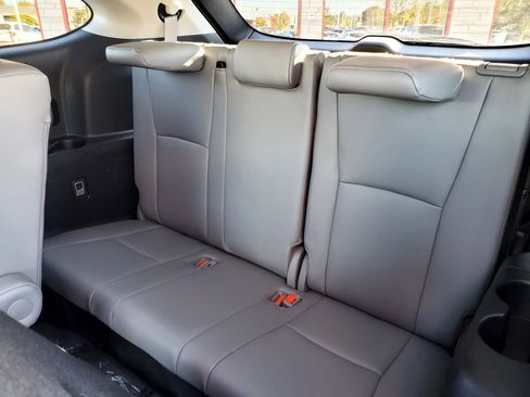 Used 2023 Toyota Highlander XLE image 16