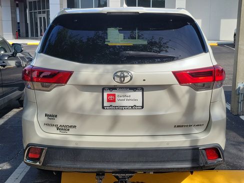 Certified 2018 Toyota Highlander Limited Platinum AWD/4WD image 8