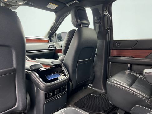 Used 2023 Lincoln Navigator 4WD image 22