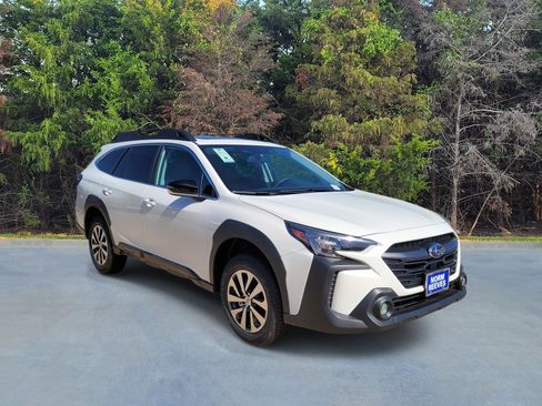 Used 2025 Subaru Outback Premium image 15