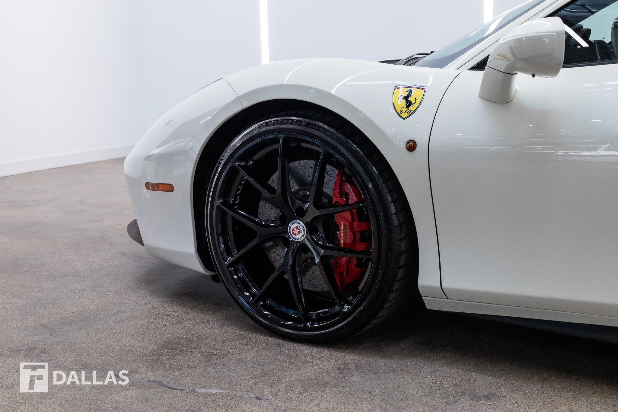 Used 2017 Ferrari 488 GTB RWD image 3