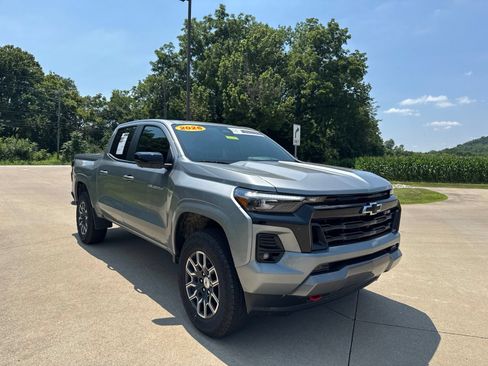 Used 2026 Chevrolet Colorado Z71 w/ Technology Package AWD/4WD image 3