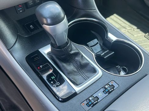 Used 2017 Toyota Highlander Limited AWD/4WD image 18