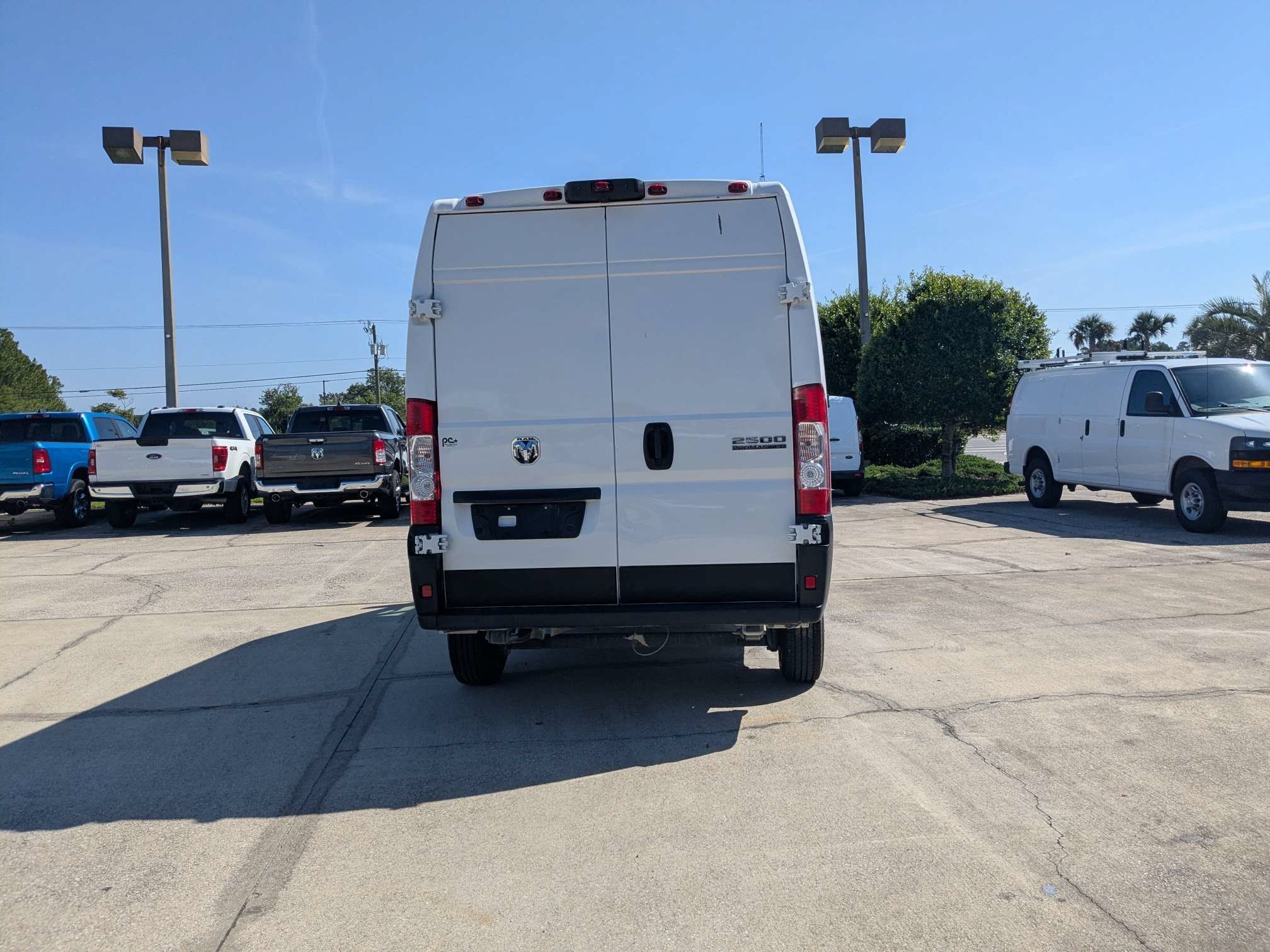 Used 2024 RAM ProMaster 2500 w/ Convenience Group FWD image 5