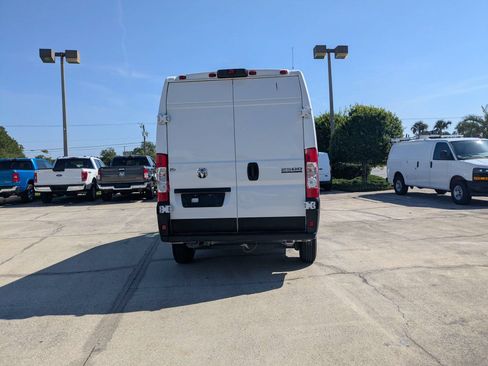 Used 2024 RAM ProMaster 2500 w/ Convenience Group FWD image 5