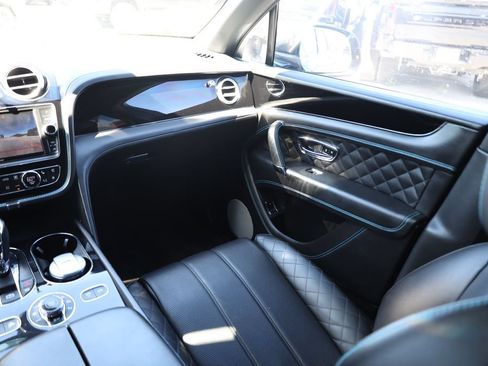 Used 2017 Bentley Bentayga AWD/4WD image 22