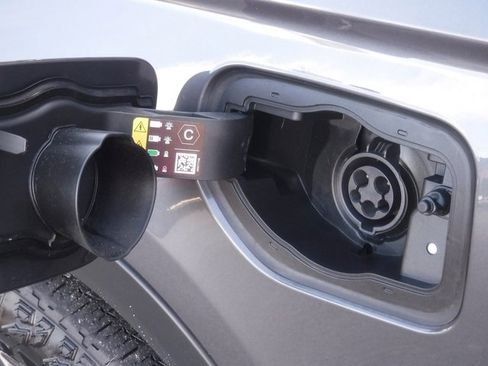 Used 2023 Jeep Grand Cherokee Trailhawk w/ Luxury Tech Group III image 5