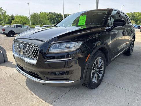 Used 2023 Lincoln Nautilus Reserve AWD/4WD image 2