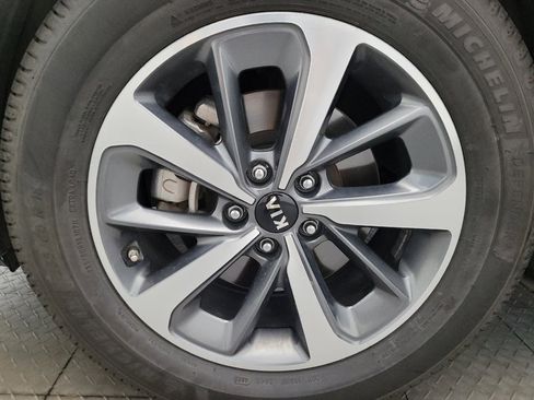 Used 2019 Kia Sorento EX FWD image 31