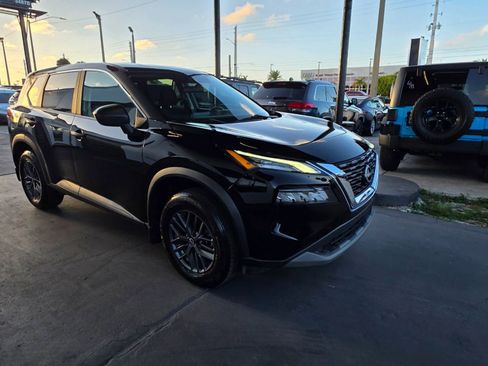 Used 2023 Nissan Rogue S FWD image 7
