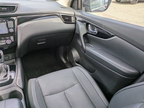 Used 2018 Nissan Rogue Sport SL w/ SL Premium Package FWD image 18
