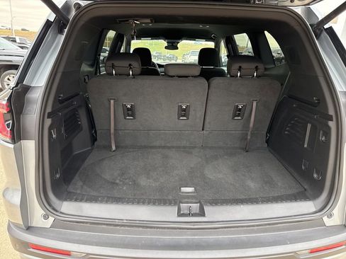 Used 2025 GMC Acadia Elevation image 8