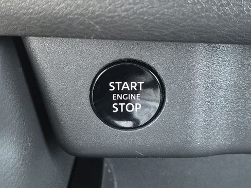 Used 2025 Nissan Rogue SV FWD image 12