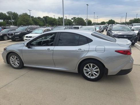 Used 2025 Toyota Camry LE FWD image 5