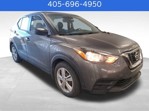 Used 2020 Nissan Kicks S image 2