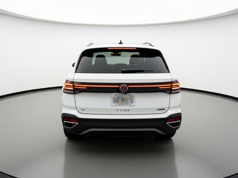 Used 2025 Volkswagen Taos SE image 7