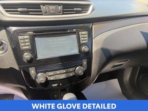 Used 2015 Nissan Rogue SV w/ SV Premium Package FWD image 17