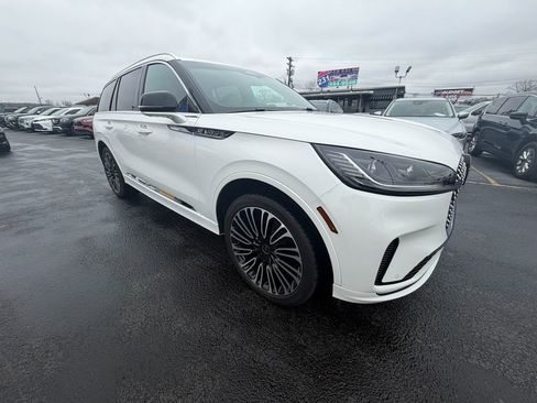 Used 2025 Lincoln Aviator Black Label image 1