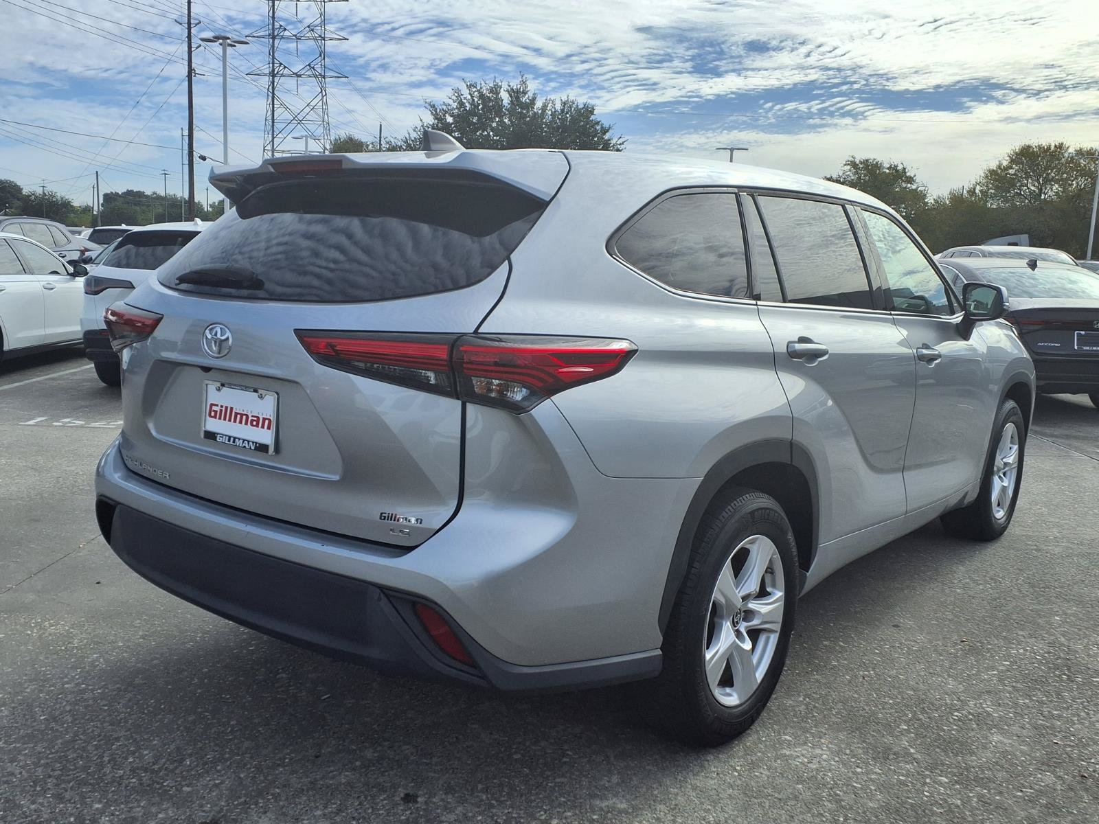 Used 2022 Toyota Highlander LE FWD image 25