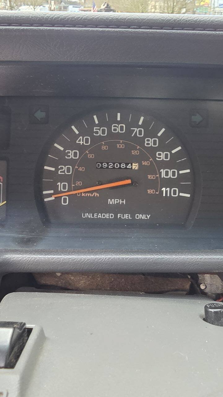 Used 1987 Toyota Pickup Deluxe AWD/4WD image 15