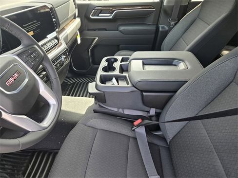 New 2026 GMC Sierra 1500 SLE image 17