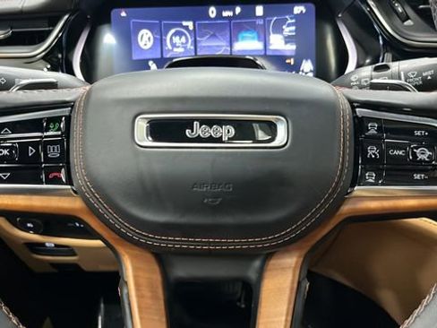 Used 2024 Jeep Grand Cherokee L Summit AWD/4WD image 16