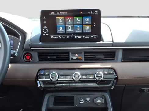 Used 2025 Honda Pilot Elite image 16