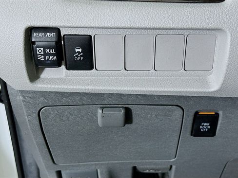 Used 2020 Toyota Sienna XLE image 17