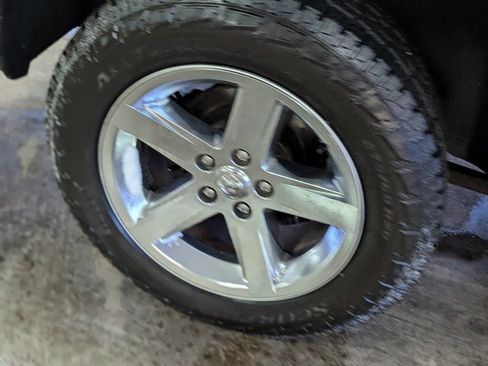 Used 2017 RAM 1500 Express w/ Express Value Package image 25