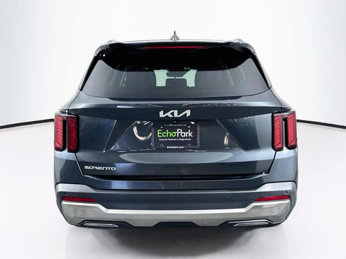 Used 2024 Kia Sorento S FWD image 7