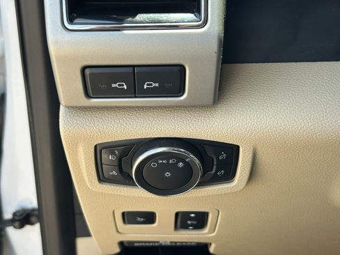 Used 2020 Ford F350 Lariat w/ Lariat Ultimate Package AWD/4WD image 18