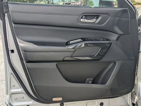 Used 2022 Nissan Pathfinder SV FWD image 9