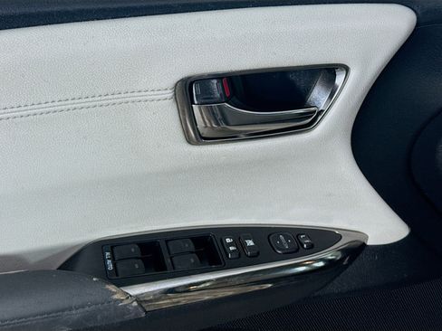 Used 2017 Toyota Avalon XLE image 24