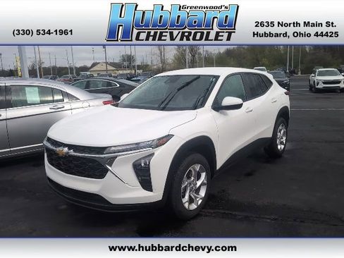 Used 2024 Chevrolet Trax LS w/ LS Convenience Package image 1