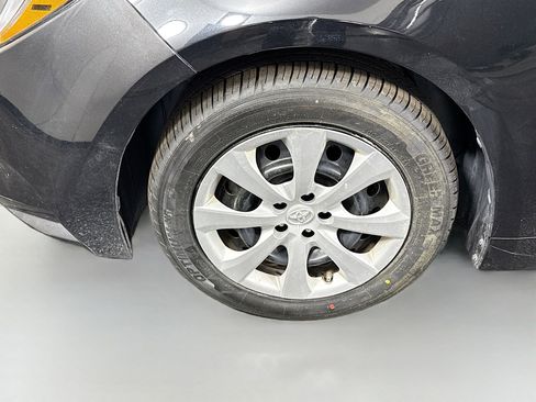 Used 2020 Toyota Corolla LE image 37