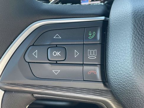 Used 2024 Jeep Grand Cherokee Altitude image 9