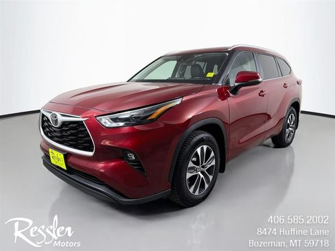 Used 2023 Toyota Highlander XLE AWD/4WD image 1
