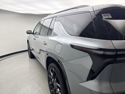 Used 2024 Chevrolet Traverse RS w/ LPO, Floor Liner Package image 3